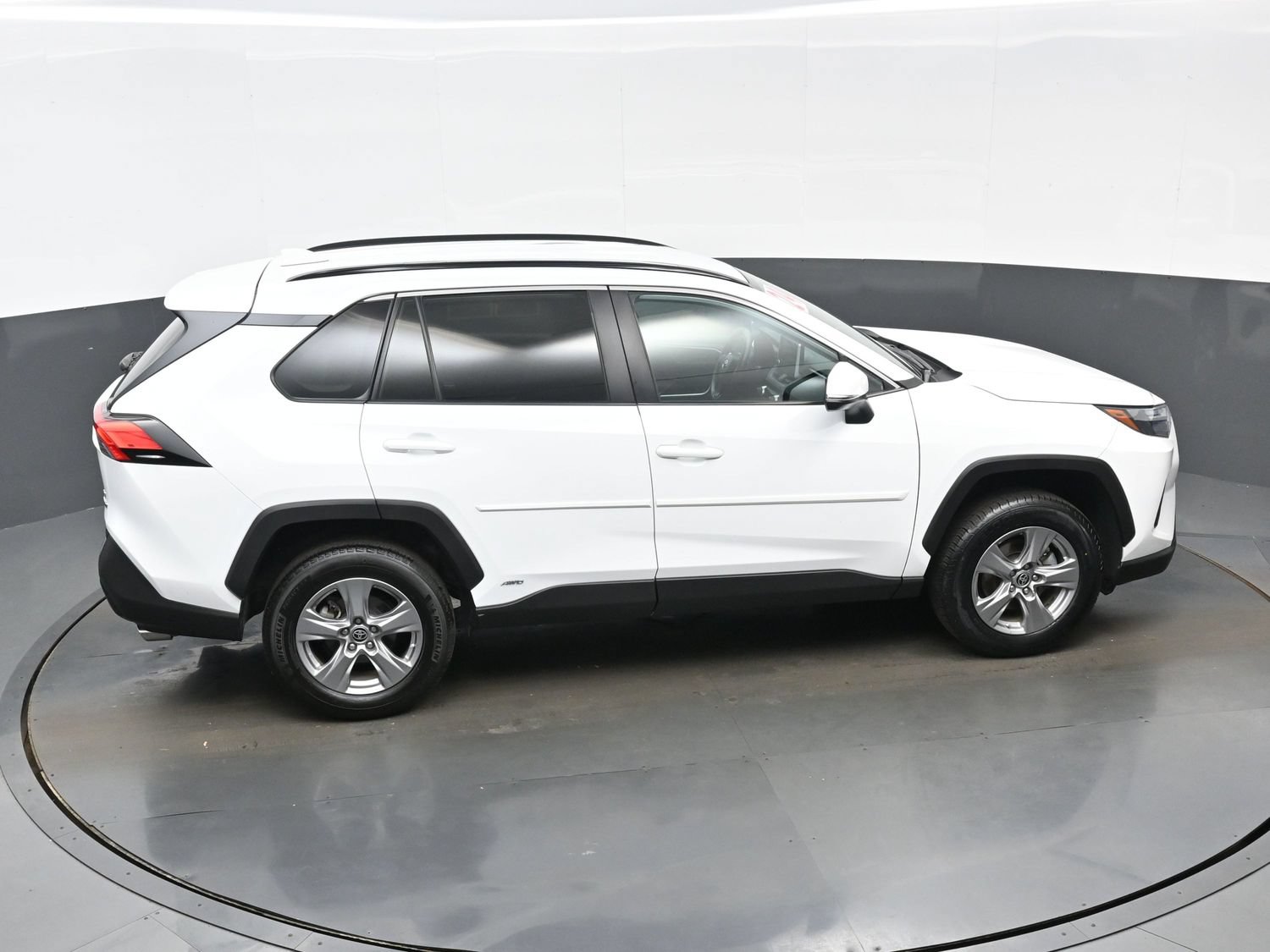 Used 2024 Toyota RAV4 LE AWD/4WD image 39
