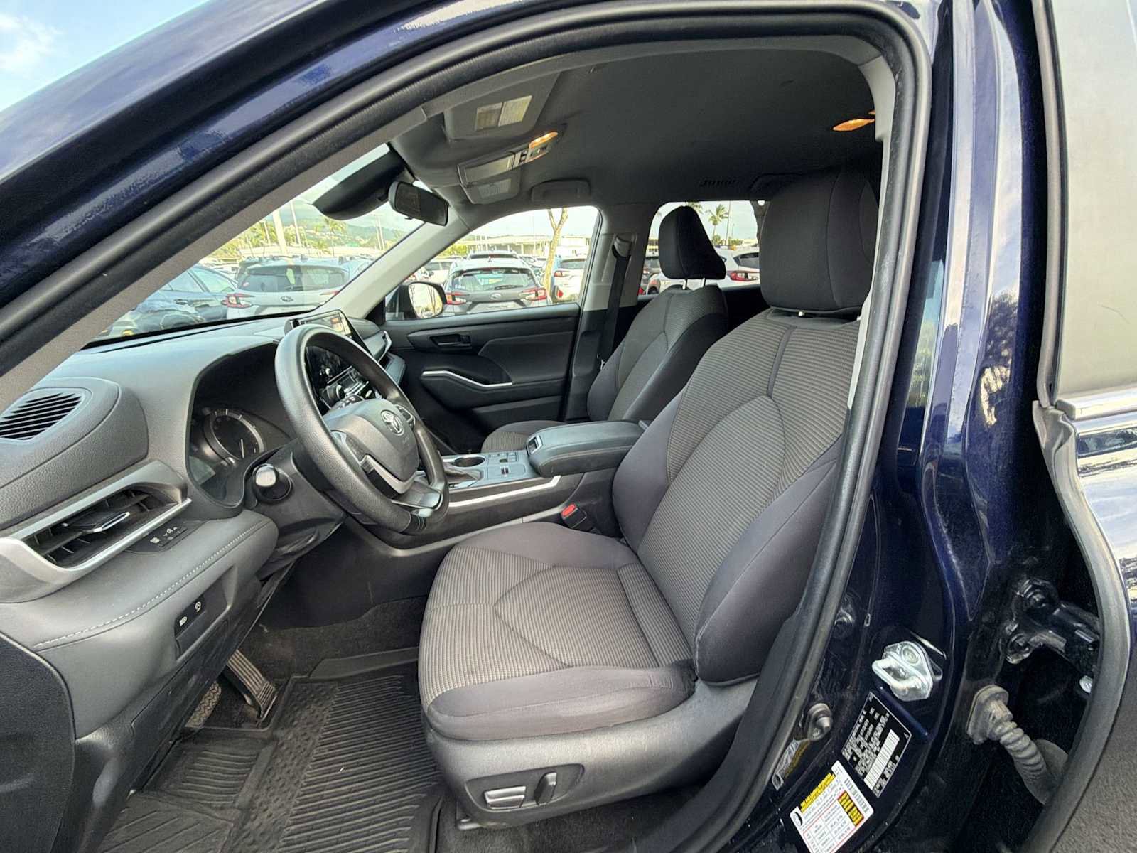 Used 2023 Toyota Highlander L image 12