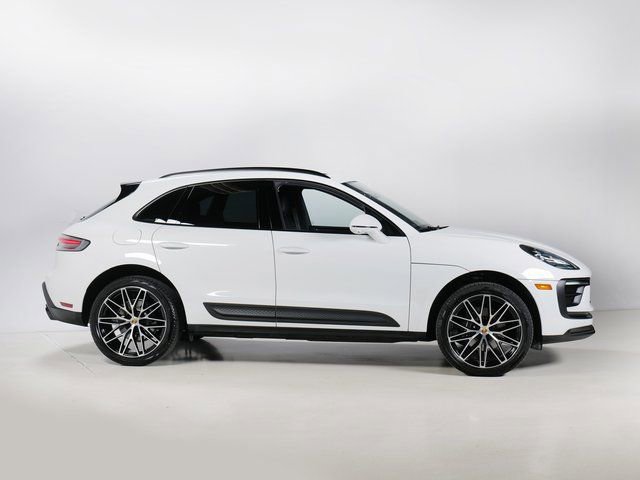 Certified 2026 Porsche Macan AWD/4WD image 8