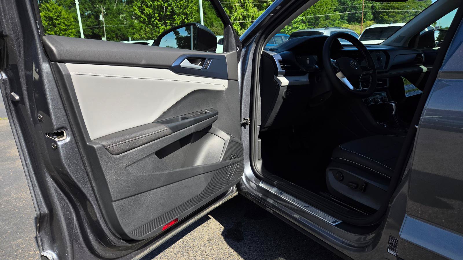 Used 2024 Volkswagen Taos SE AWD/4WD image 19