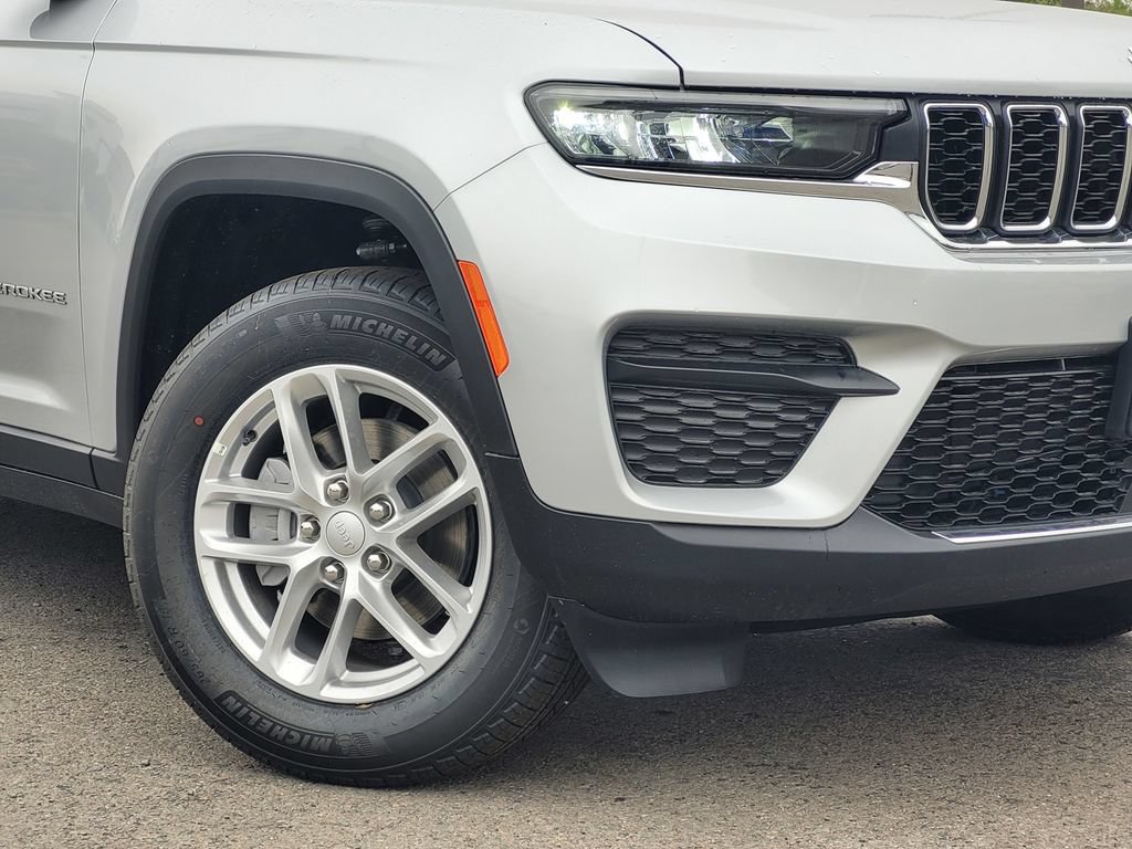 New 2026 Jeep Grand Cherokee Laredo X AWD/4WD image 2