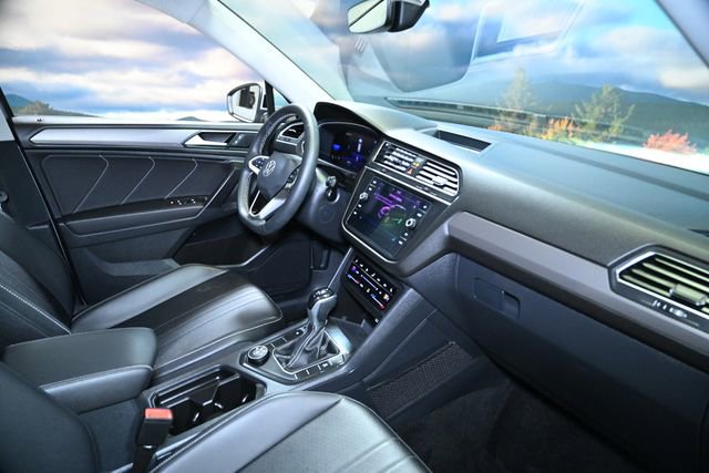 Used 2022 Volkswagen Tiguan SE image 45