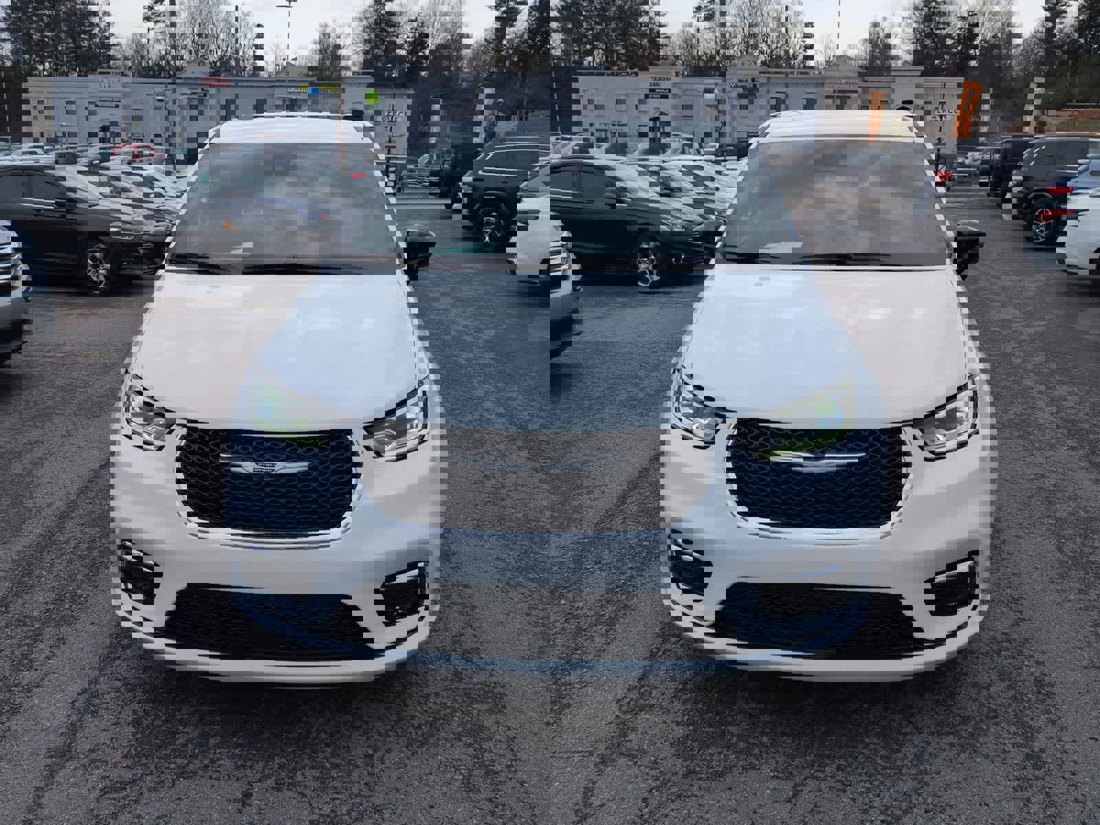 New 2026 Chrysler Pacifica Select image 3