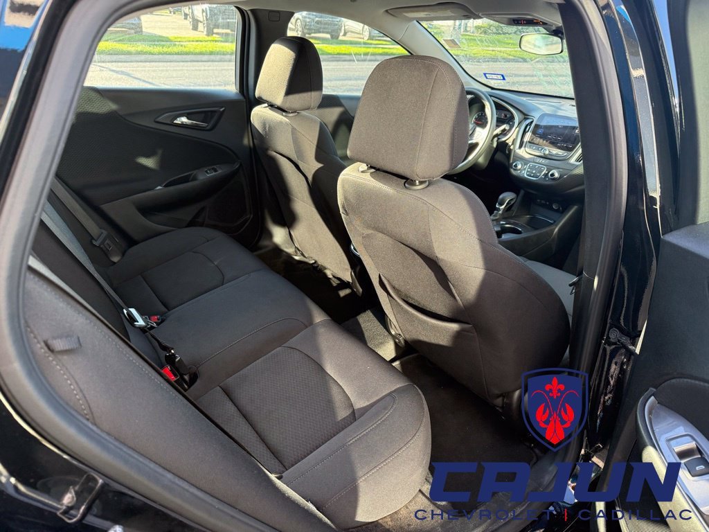 Used 2025 Chevrolet Malibu LT FWD image 12