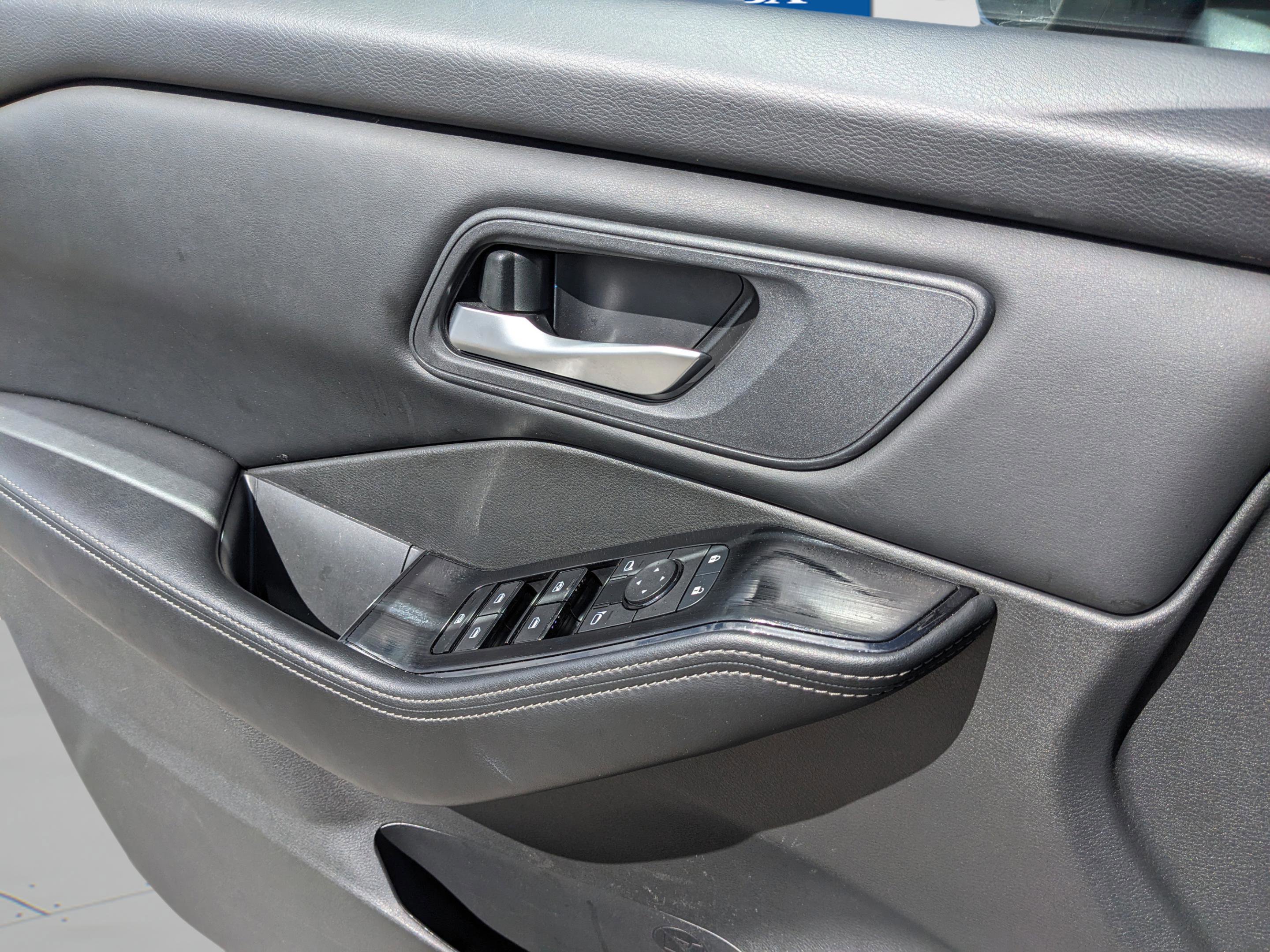 Used 2024 Nissan Rogue SV image 22