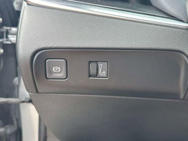 Used 2023 Buick Enclave Essence image 27