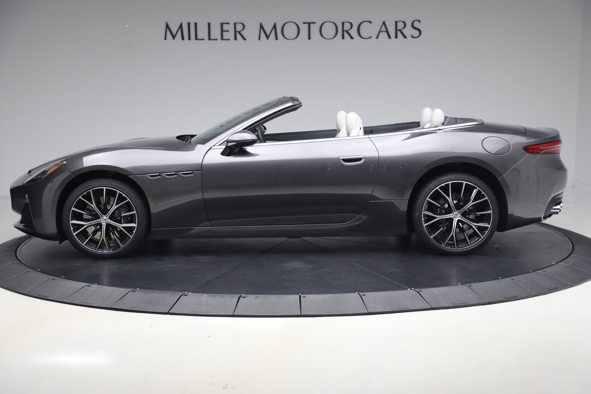New 2026 Maserati GranCabrio Modena image 2