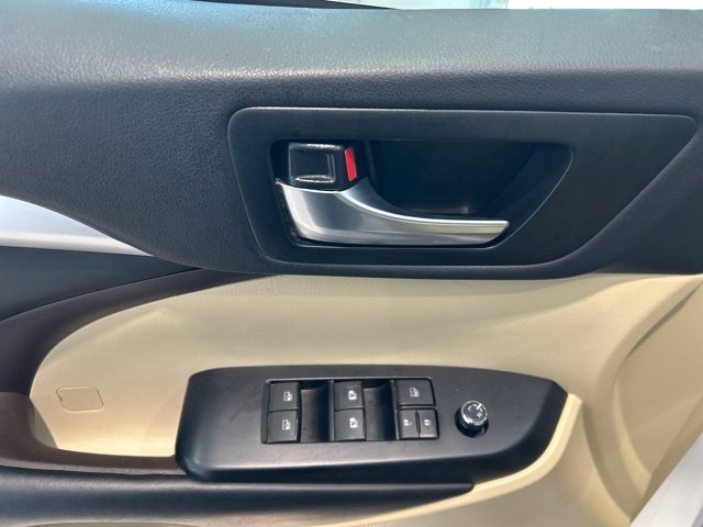Used 2019 Toyota Highlander XLE image 9