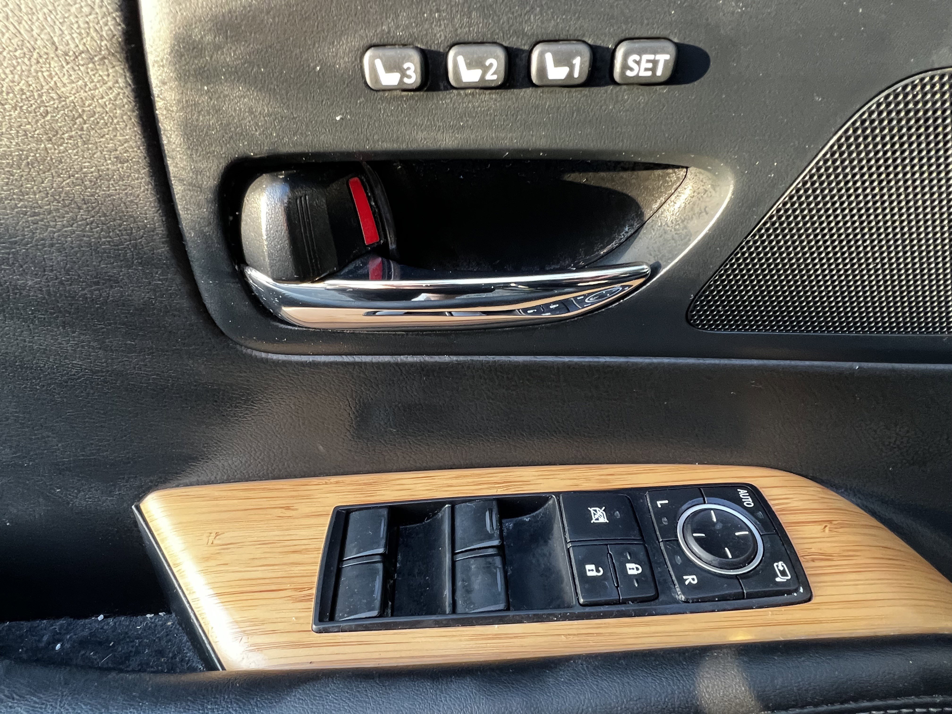 Used 2015 Lexus RX 450h AWD image 14