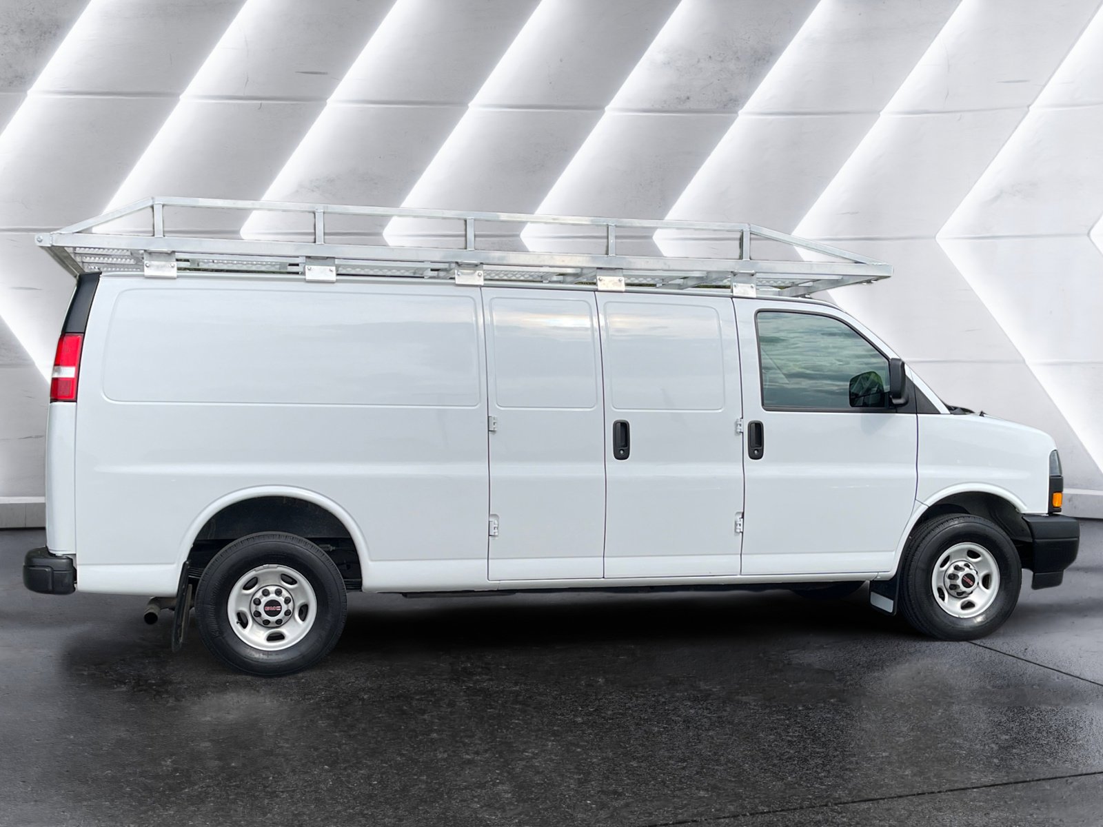 Certified 2023 GMC Savana 3500 Extended w/ Driver Convenience Package image 7