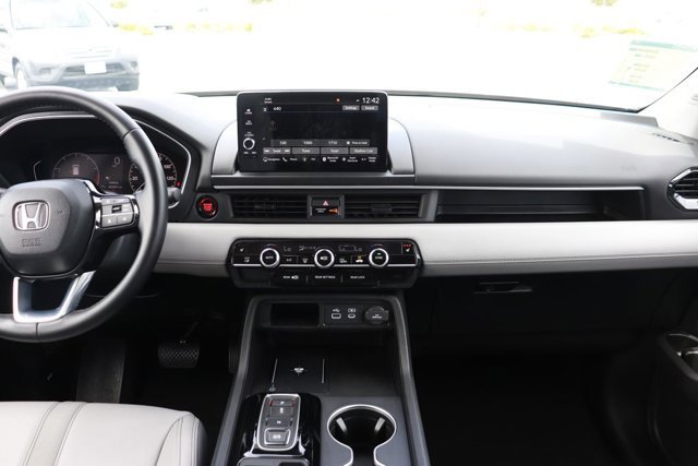 Certified 2024 Honda Pilot Touring image 17