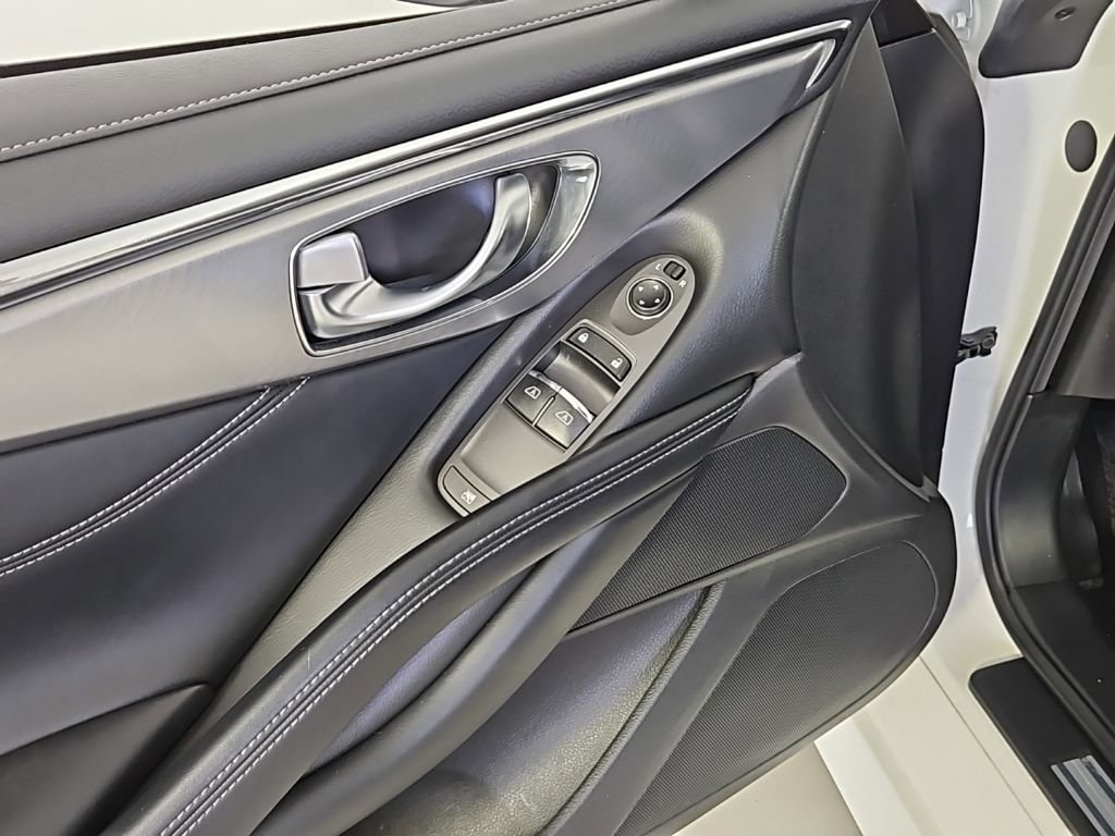Used 2019 INFINITI Q60 3.0t w/ Cargo Package RWD image 12