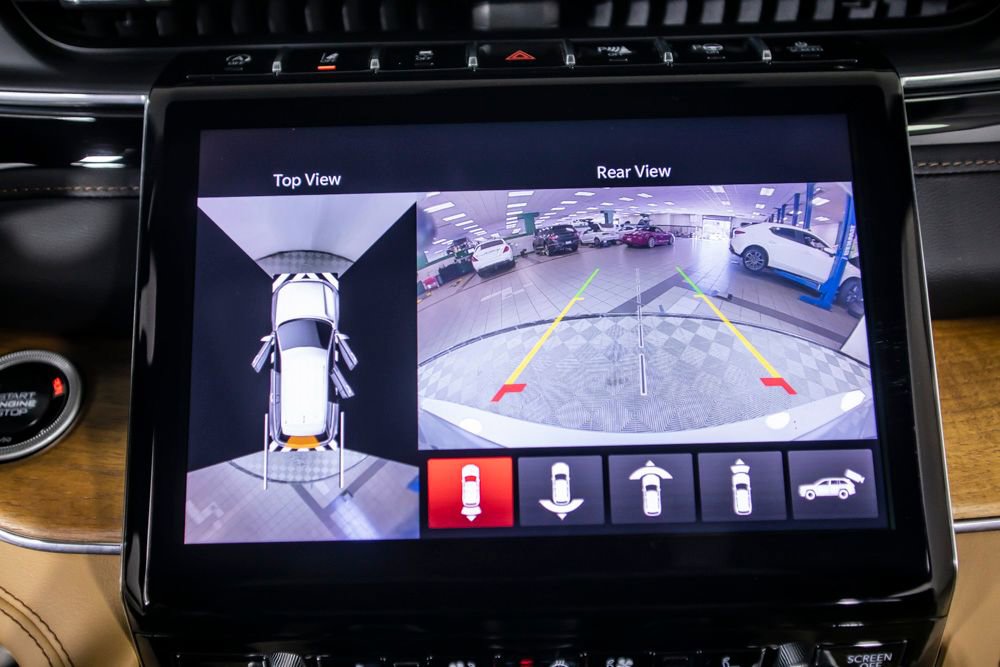 Used 2025 Jeep Grand Cherokee L Summit AWD/4WD image 38