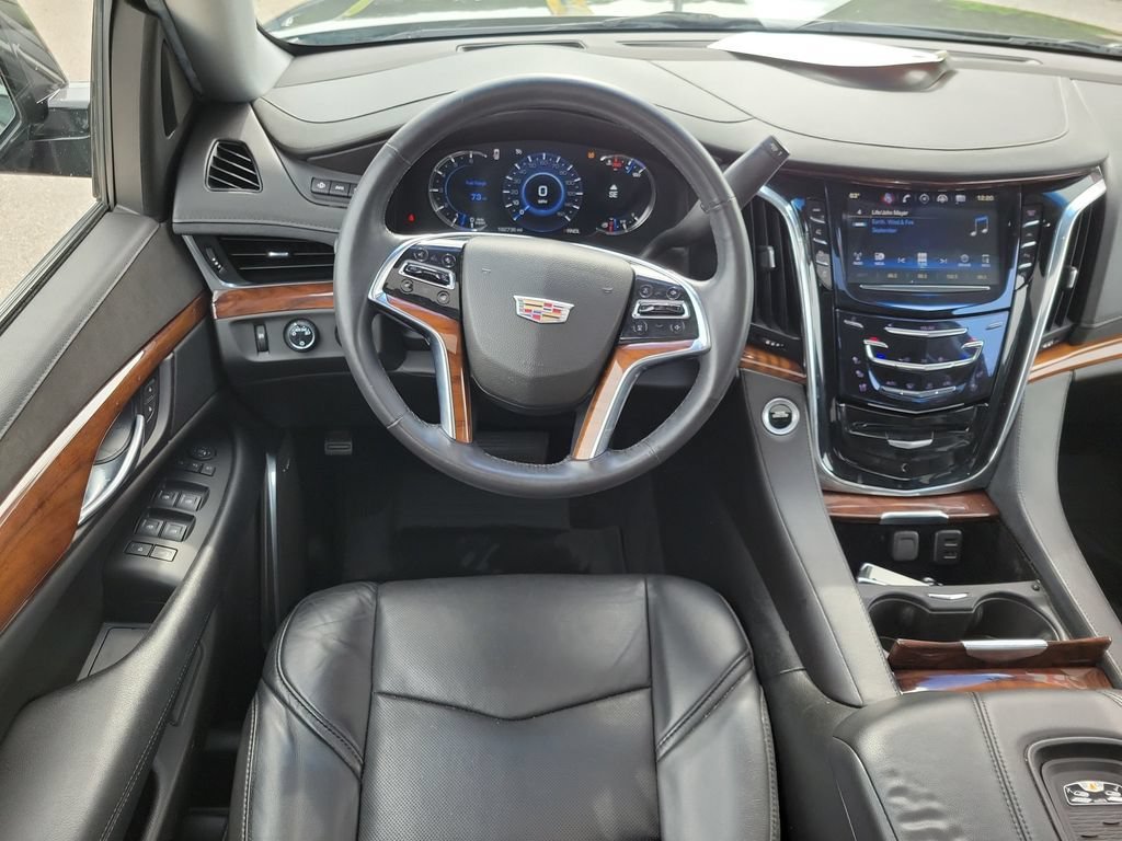 Used 2017 Cadillac Escalade Luxury AWD/4WD image 14