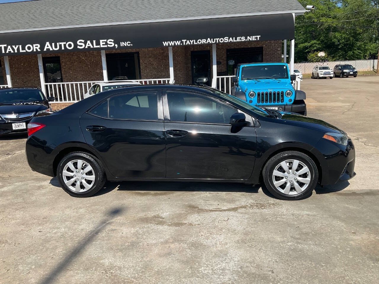 Used 2014 Toyota Corolla LE FWD image 3