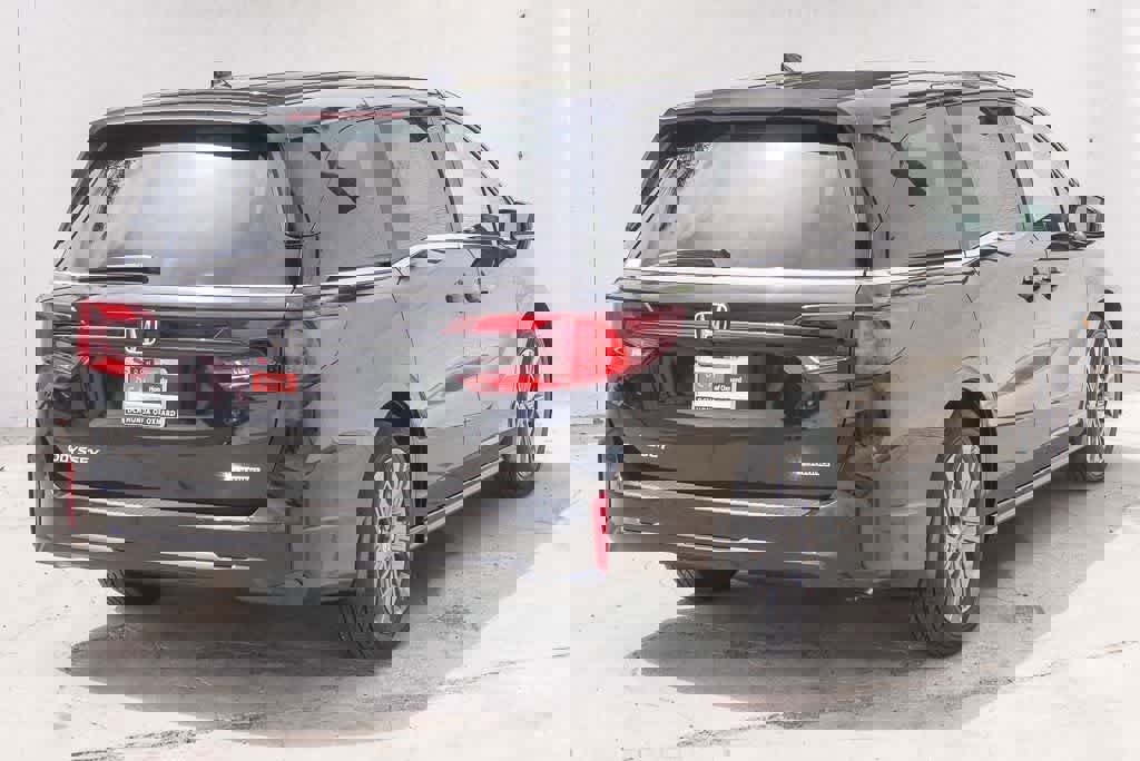 New 2026 Honda Odyssey Touring image 7