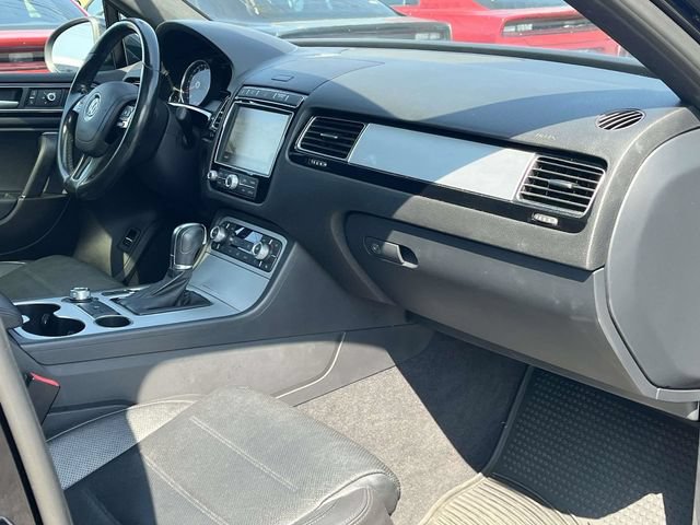 Used 2017 Volkswagen Touareg Wolfsburg Edition AWD/4WD image 26