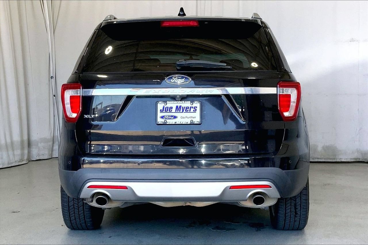 Used 2017 Ford Explorer XLT w/ Equipment Group 202A FWD image 4