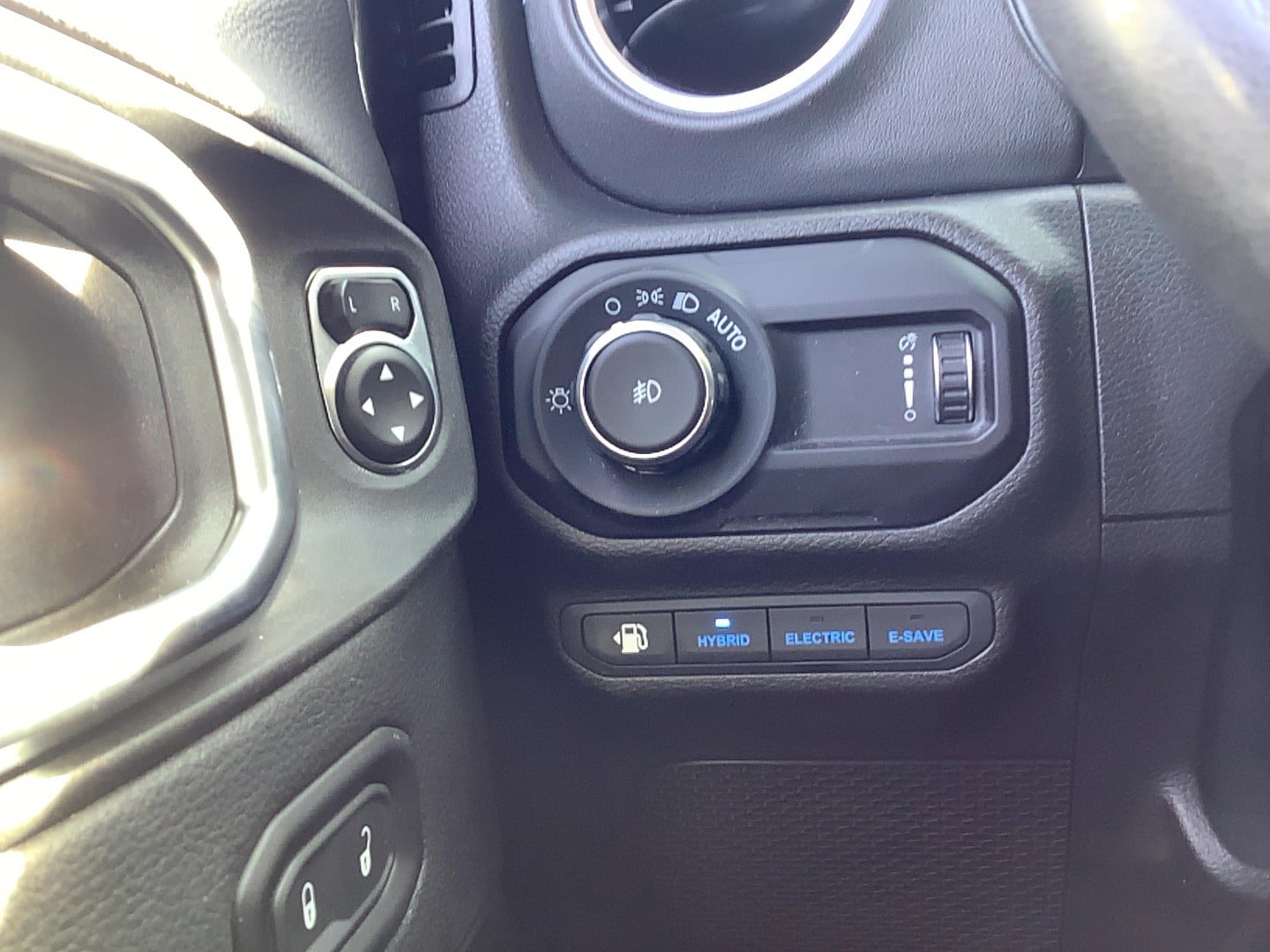 Certified 2023 Jeep Wrangler Unlimited Rubicon 4xe w/ Cold Weather Group AWD/4WD image 13
