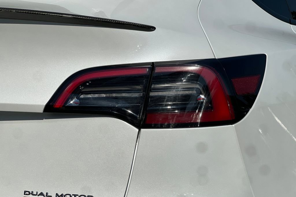 Used 2023 Tesla Model Y Performance image 32