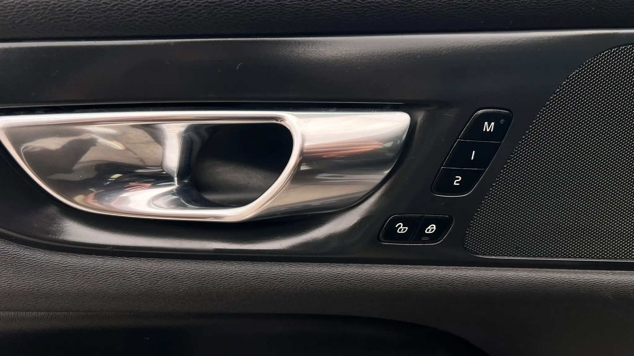 Used 2023 Volvo S60 T8 Plus image 18