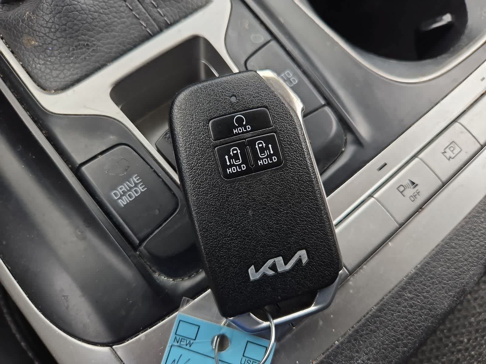 Certified 2022 Kia Carnival LX FWD image 30