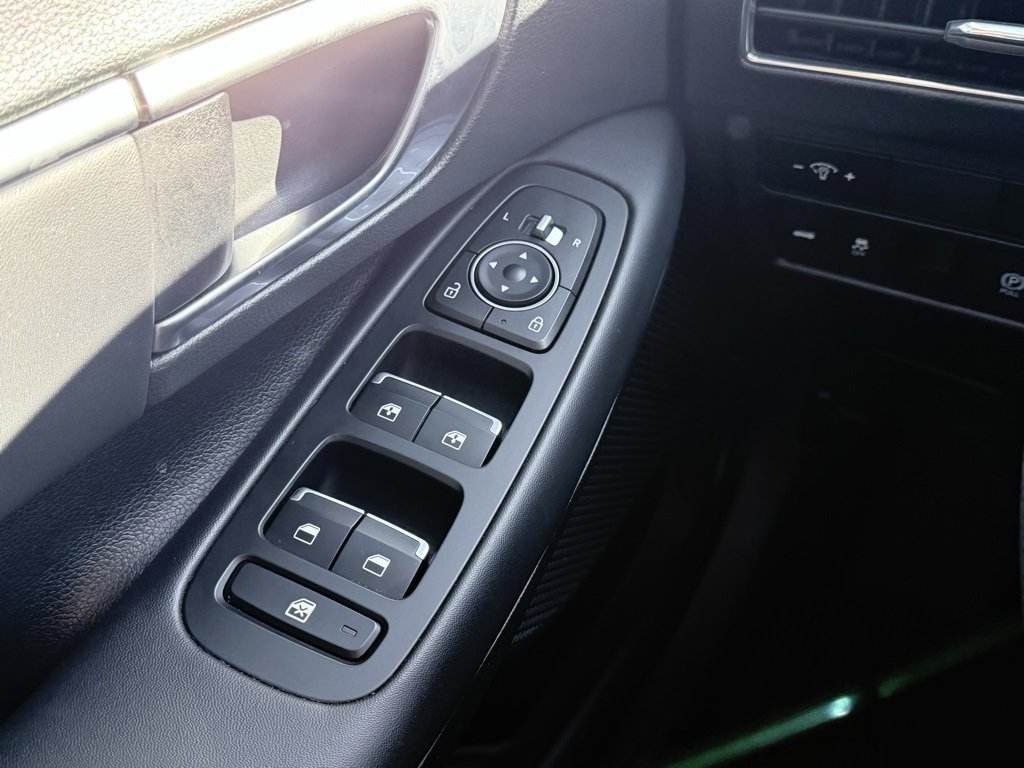 Certified 2023 Hyundai Sonata SEL w/ Preferred Accessory Package image 9