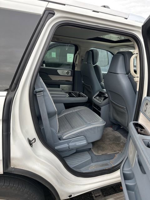 Used 2020 Lincoln Navigator Black Label w/ Cargo Convenience Package image 6