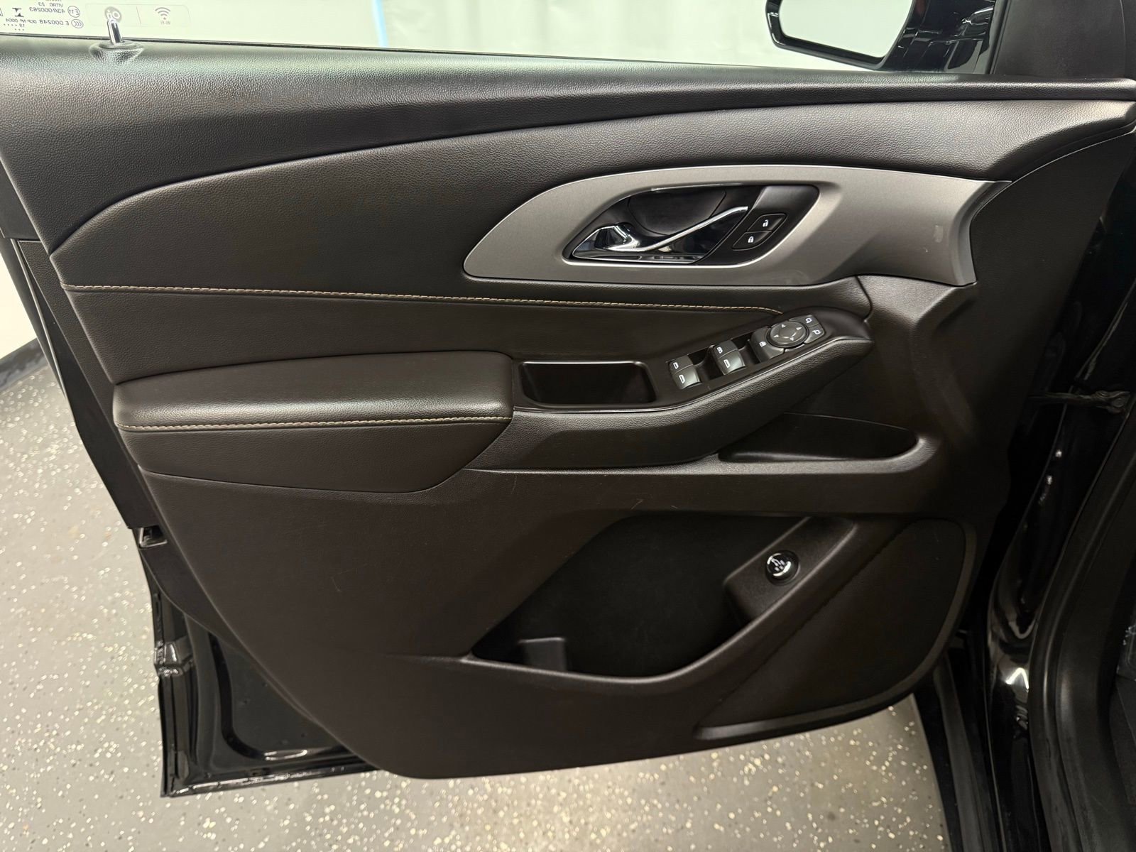 Used 2020 Chevrolet Traverse LT image 10