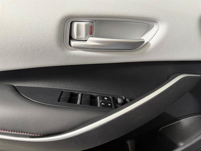 Used 2023 Toyota Corolla SE w/ Carpet Mat Package (TMS) FWD image 18