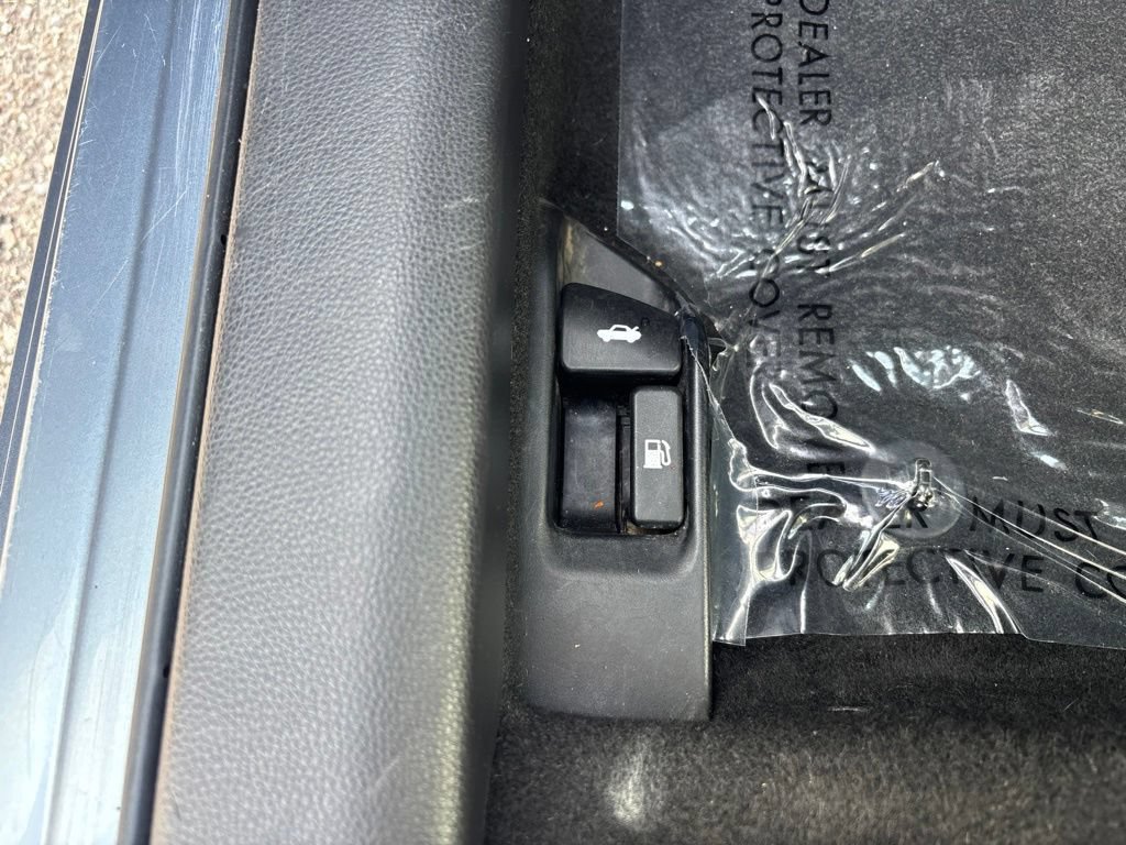 Used 2020 Toyota Corolla LE FWD image 31