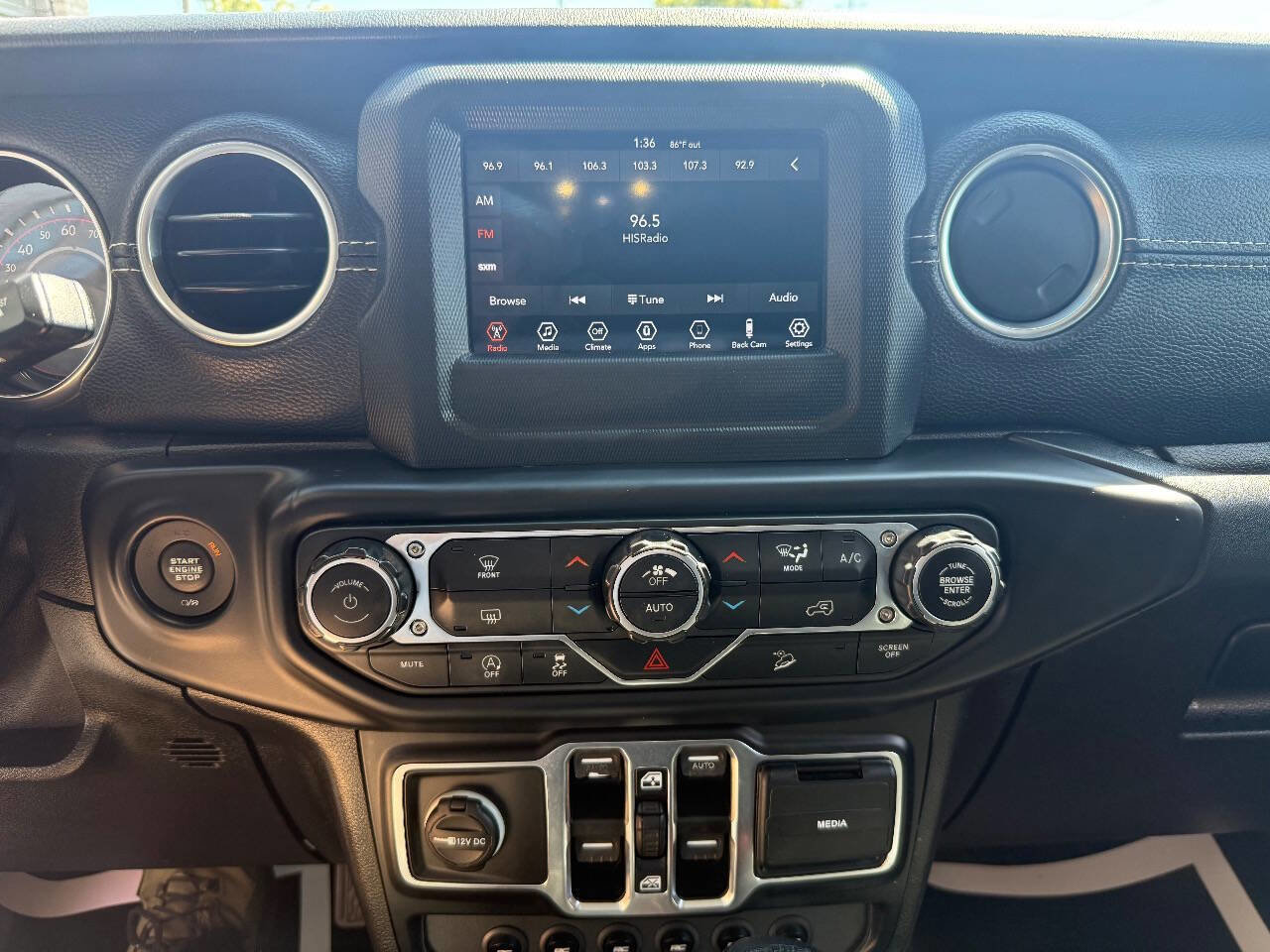 Used 2019 Jeep Wrangler Unlimited Sahara image 30