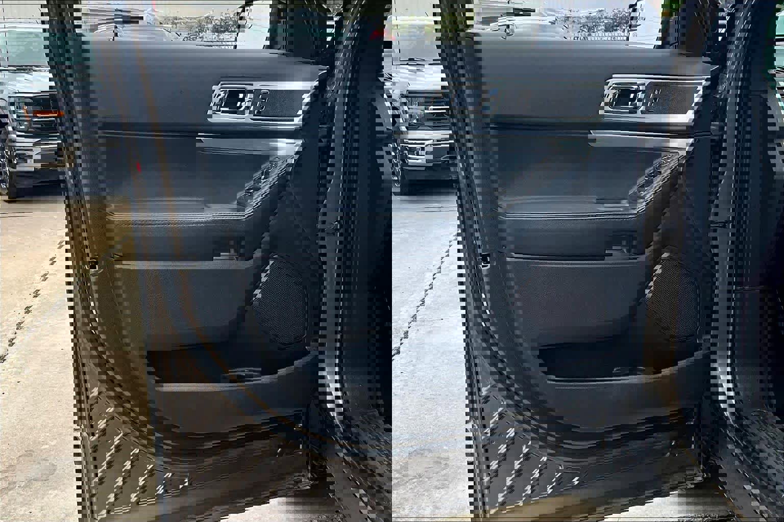 Used 2015 Ford Explorer XLT w/ Equipment Group 202A image 22