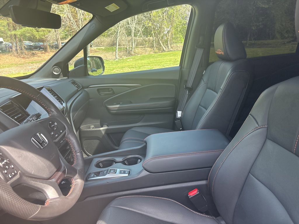 Used 2025 Honda Passport TrailSport image 12