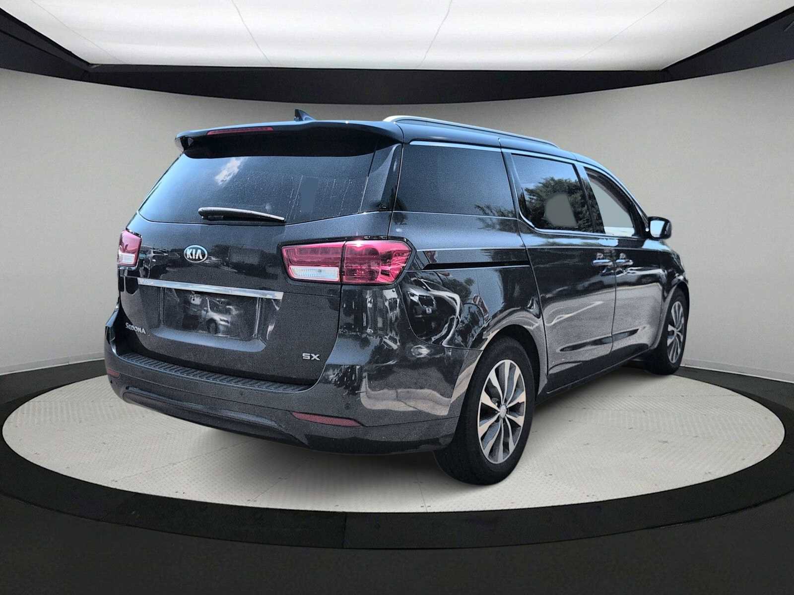 Used 2016 Kia Sedona SX FWD image 8