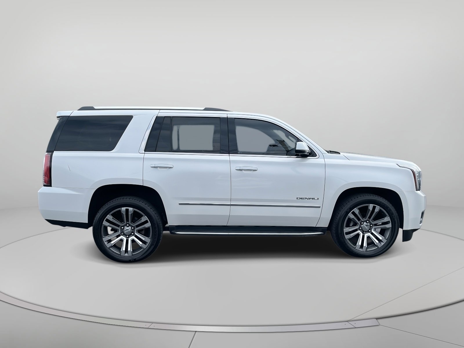 Used 2017 GMC Yukon Denali w/ Open Road Package image 2