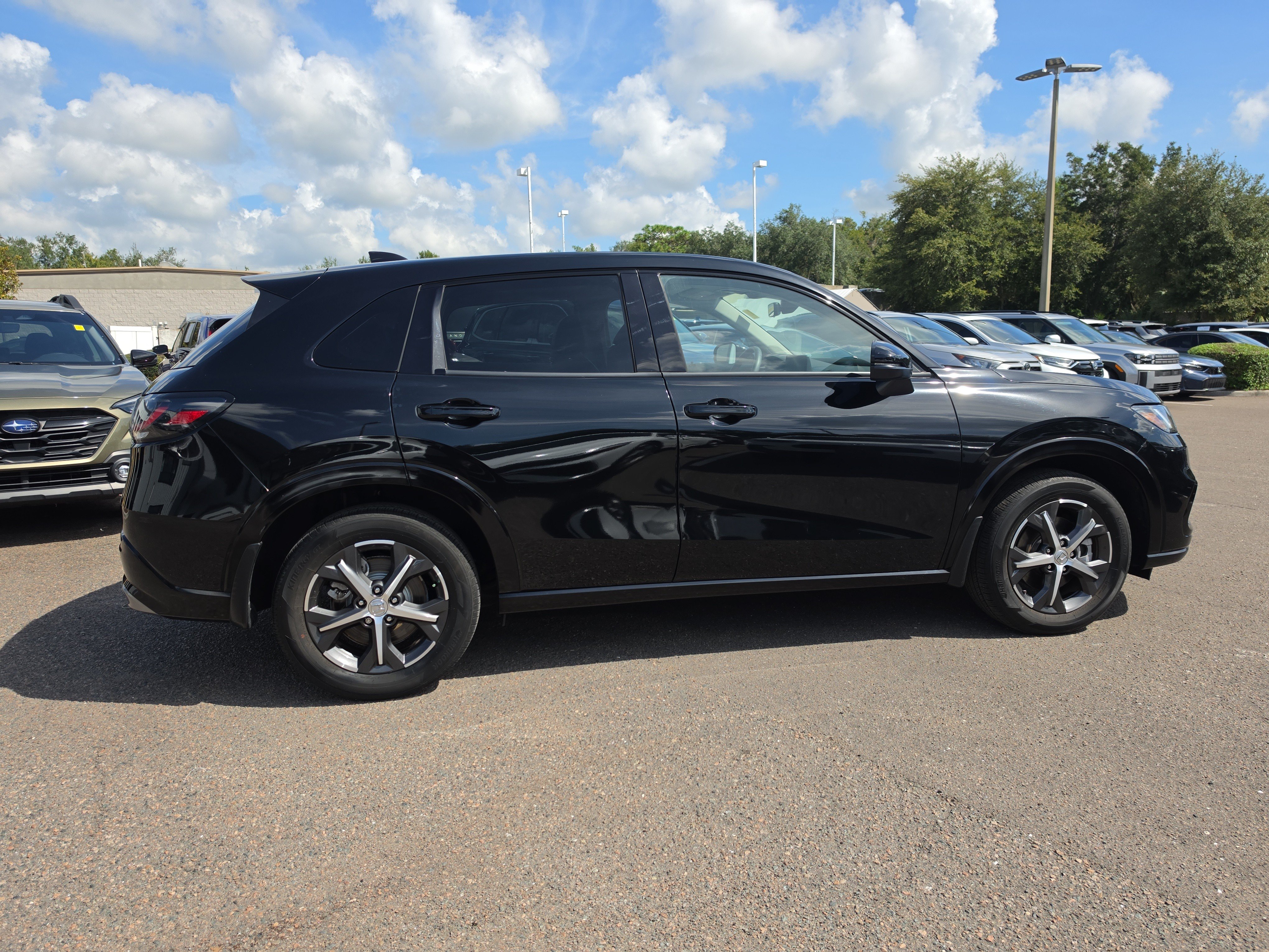 Used 2024 Honda HR-V EX-L image 9