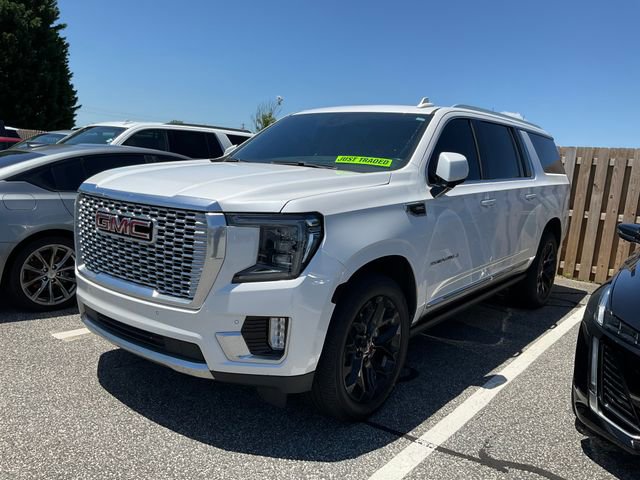 Used 2022 GMC Yukon XL Denali AWD/4WD image 3