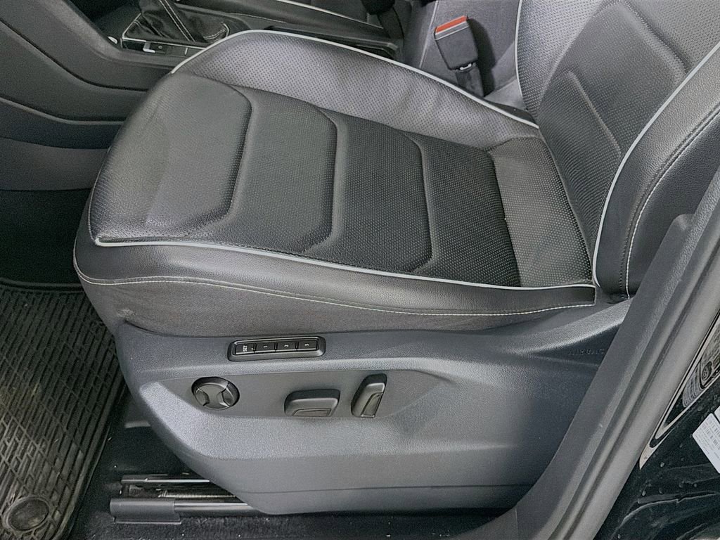 Used 2022 Volkswagen Tiguan SEL R-Line image 24