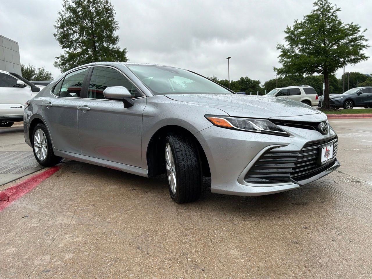 Used 2024 Toyota Camry LE FWD image 4
