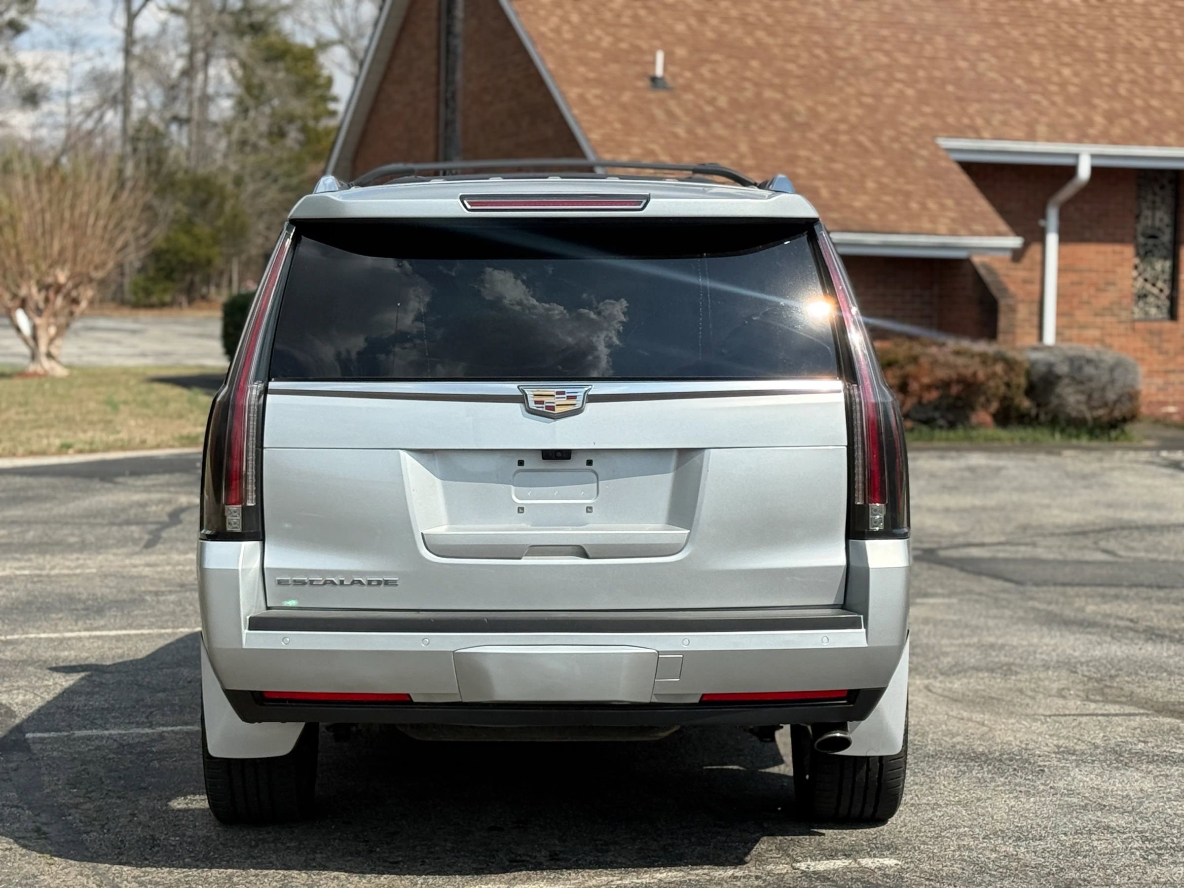 Used 2017 Cadillac Escalade Premium Luxury image 5