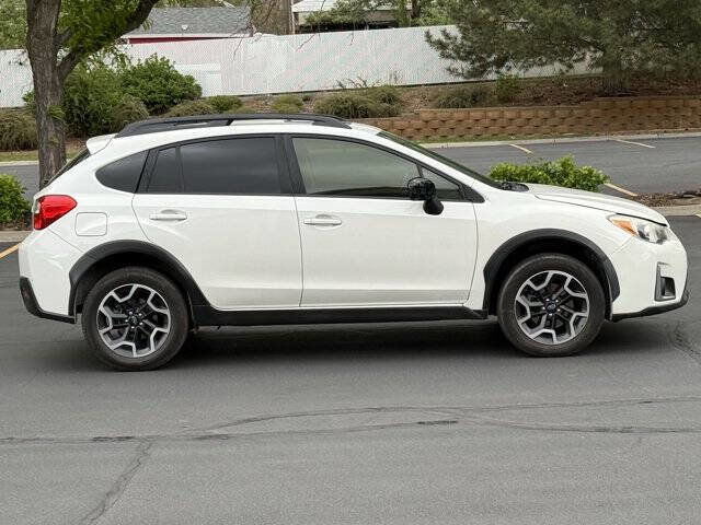 Used 2016 Subaru Crosstrek 2.0i Premium w/ Moonroof Package AWD/4WD image 3