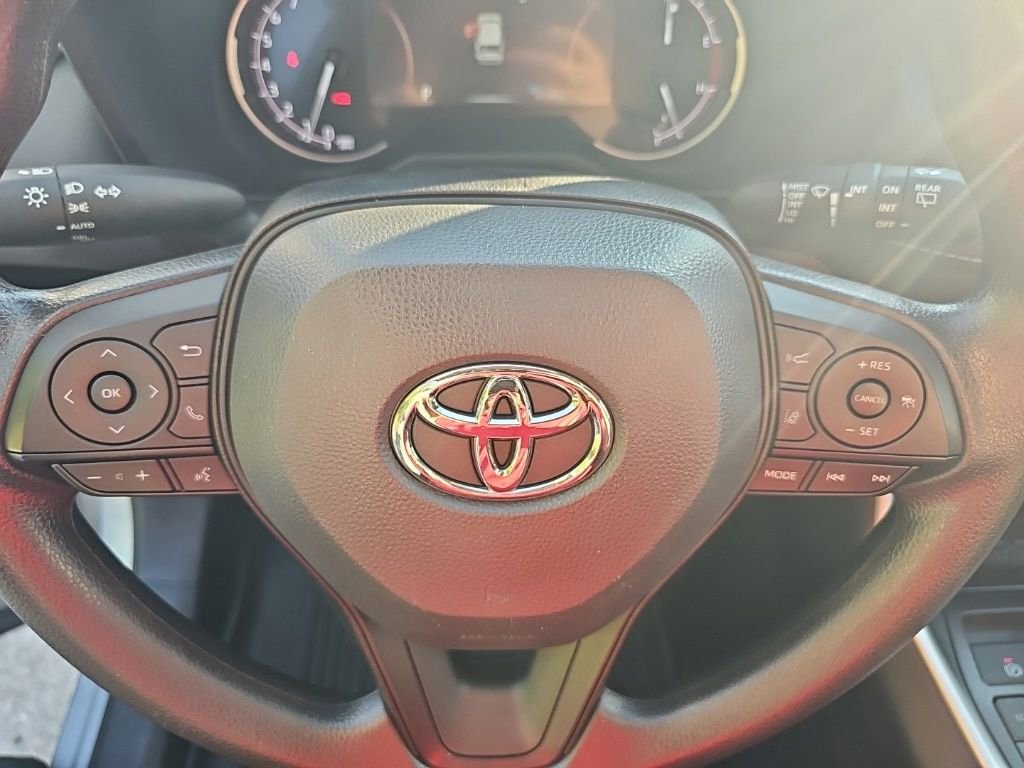 Used 2025 Toyota RAV4 XLE w/ Convenience Package FWD image 17