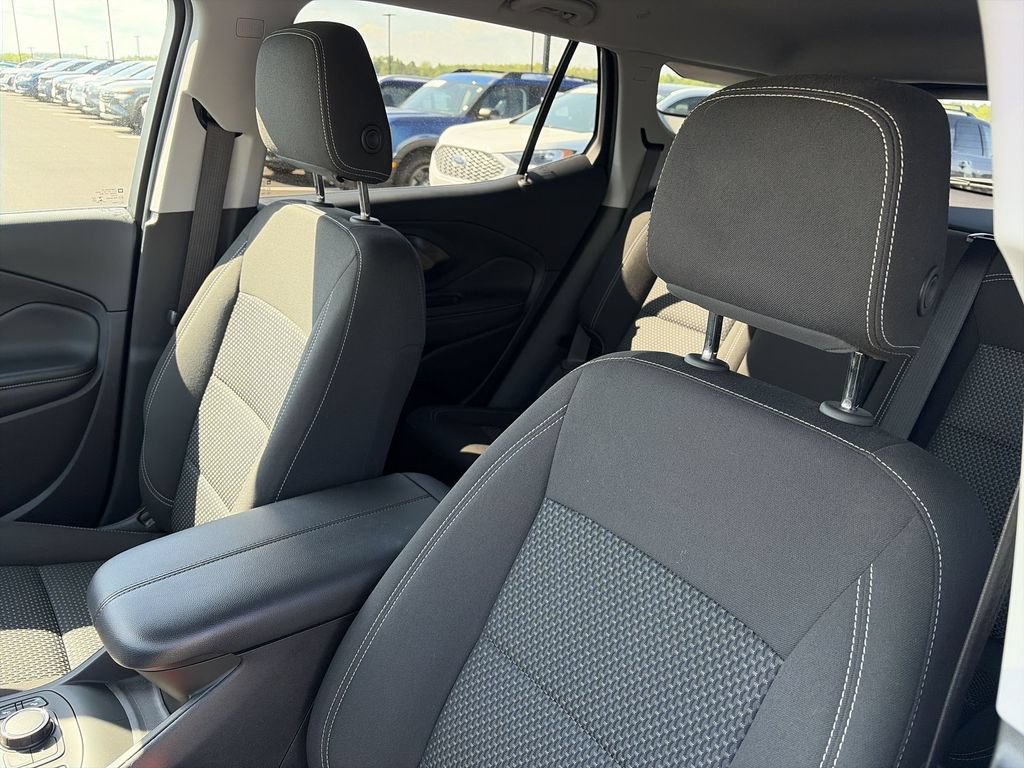 Used 2023 GMC Terrain SLE w/ Driver Convenience Package FWD image 11
