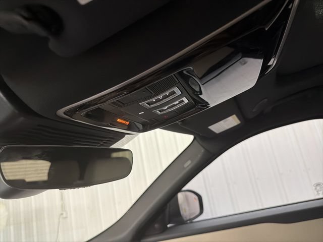 Certified 2022 Land Rover Range Rover Velar R-Dynamic S AWD/4WD image 35