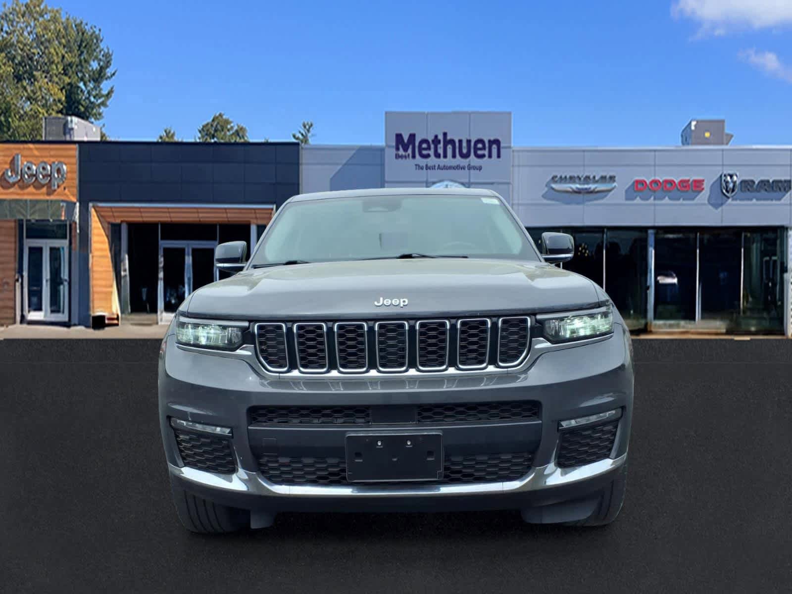 Used 2022 Jeep Grand Cherokee L Limited AWD/4WD image 9