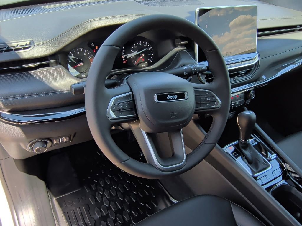 New 2026 Jeep Compass Latitude image 14