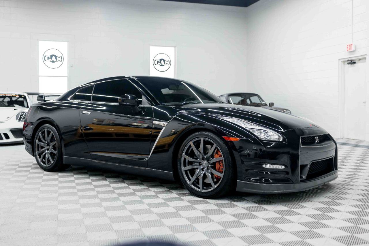 Used 2015 Nissan GT-R Premium AWD/4WD image 5