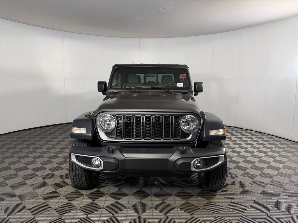 Certified 2024 Jeep Gladiator Sport AWD/4WD image 4