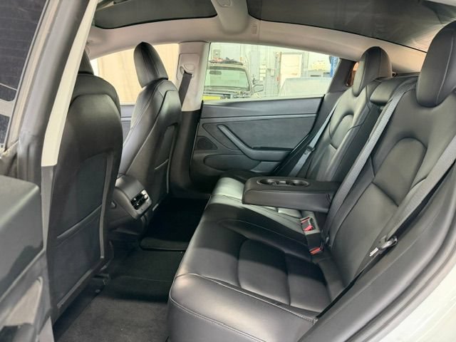 Used 2020 Tesla Model 3 Standard Range Plus RWD image 9